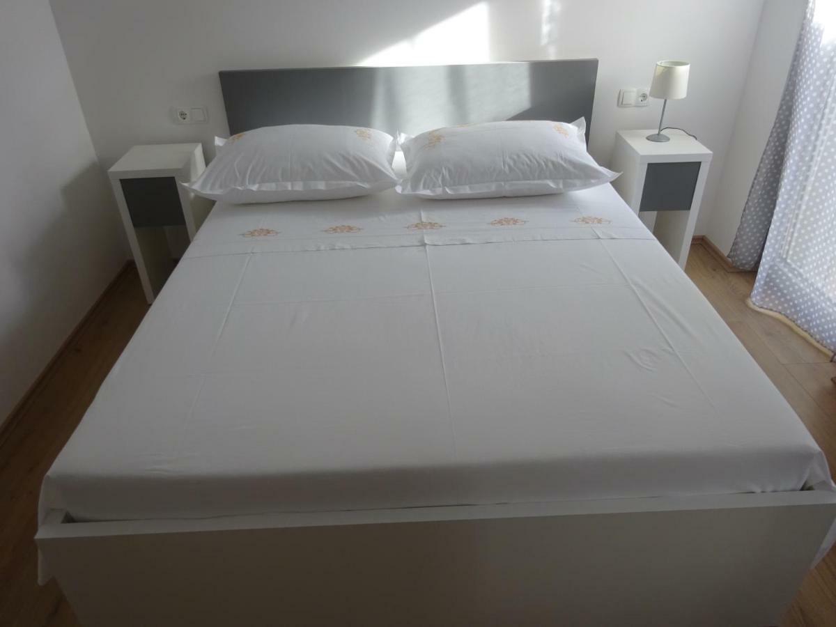 Apartment Duce Оміш Екстер'єр фото