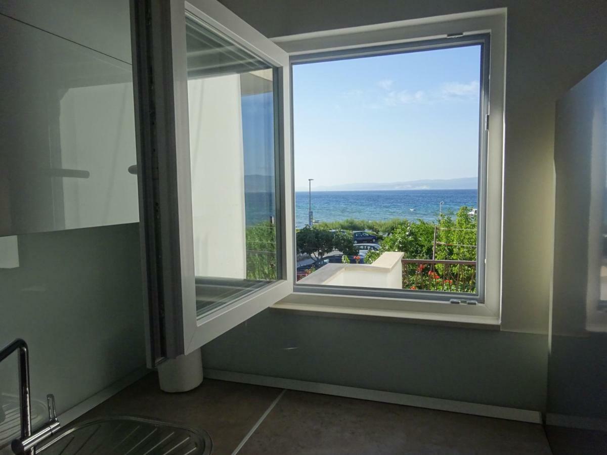 Apartment Duce Оміш Екстер'єр фото