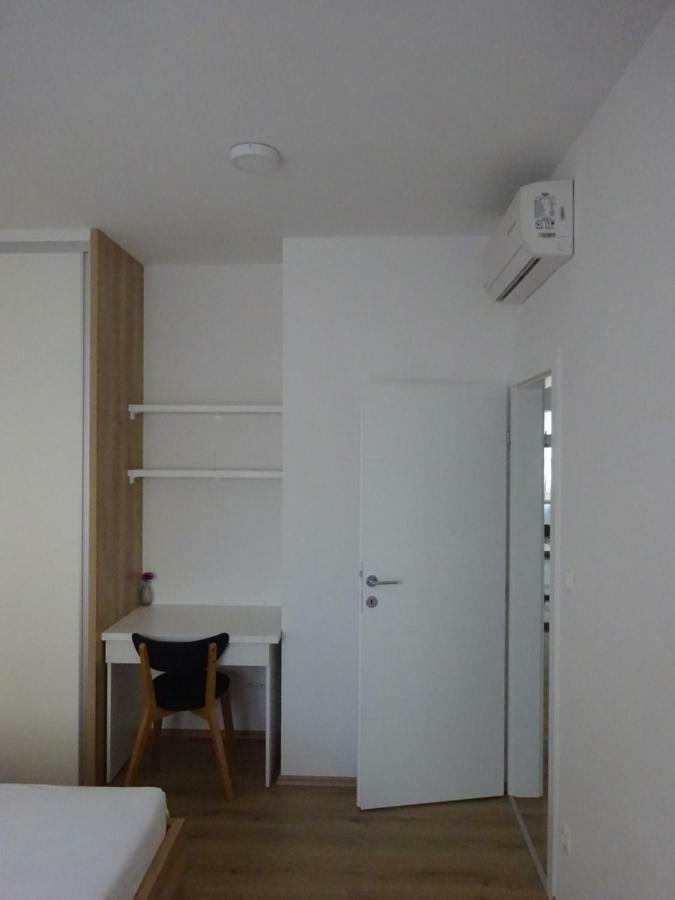 Apartment Duce Оміш Екстер'єр фото