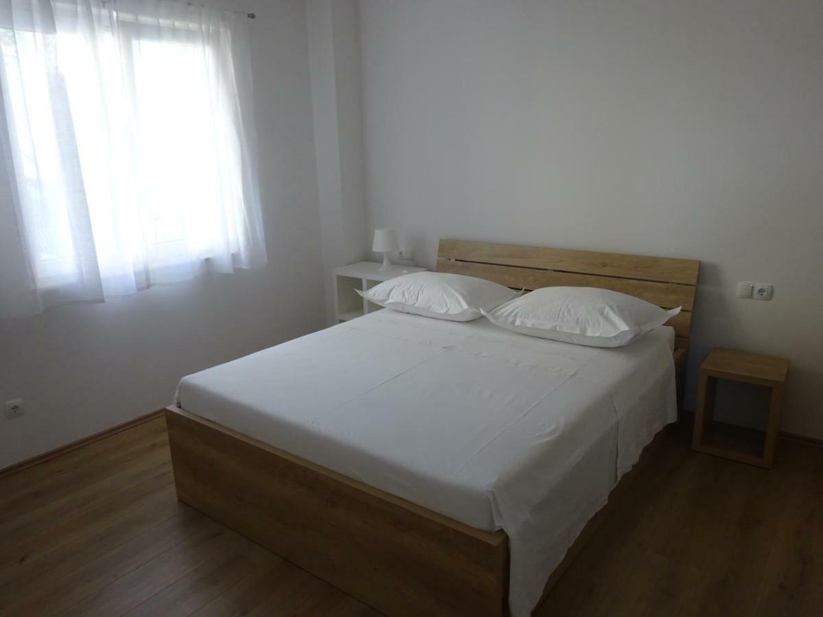 Apartment Duce Оміш Екстер'єр фото