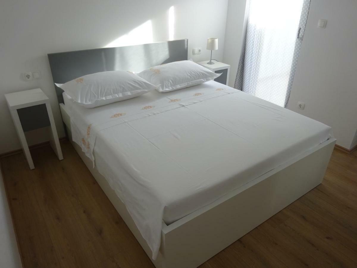Apartment Duce Оміш Екстер'єр фото