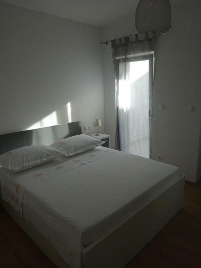 Apartment Duce Оміш Екстер'єр фото