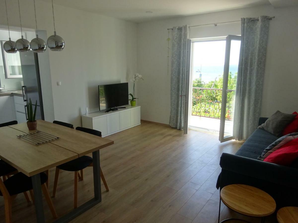 Apartment Duce Оміш Екстер'єр фото