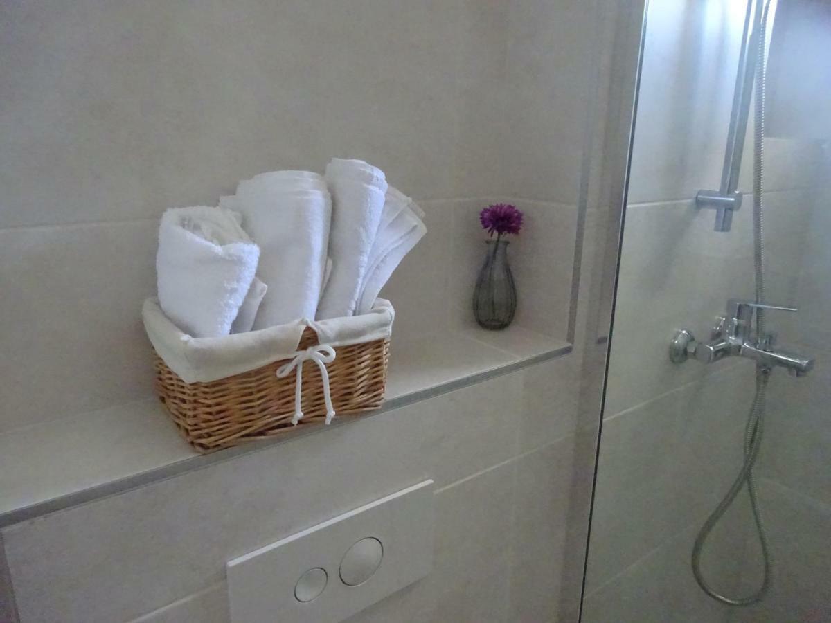 Apartment Duce Оміш Екстер'єр фото