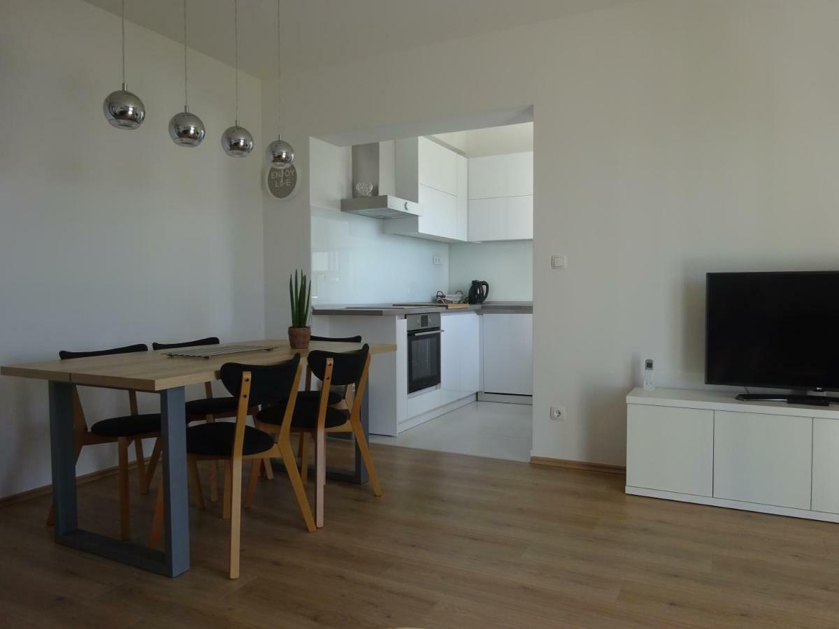 Apartment Duce Оміш Екстер'єр фото