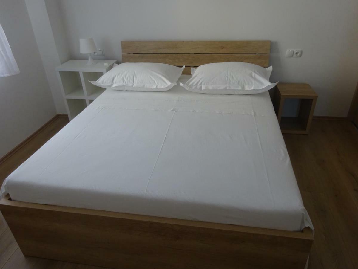 Apartment Duce Оміш Екстер'єр фото