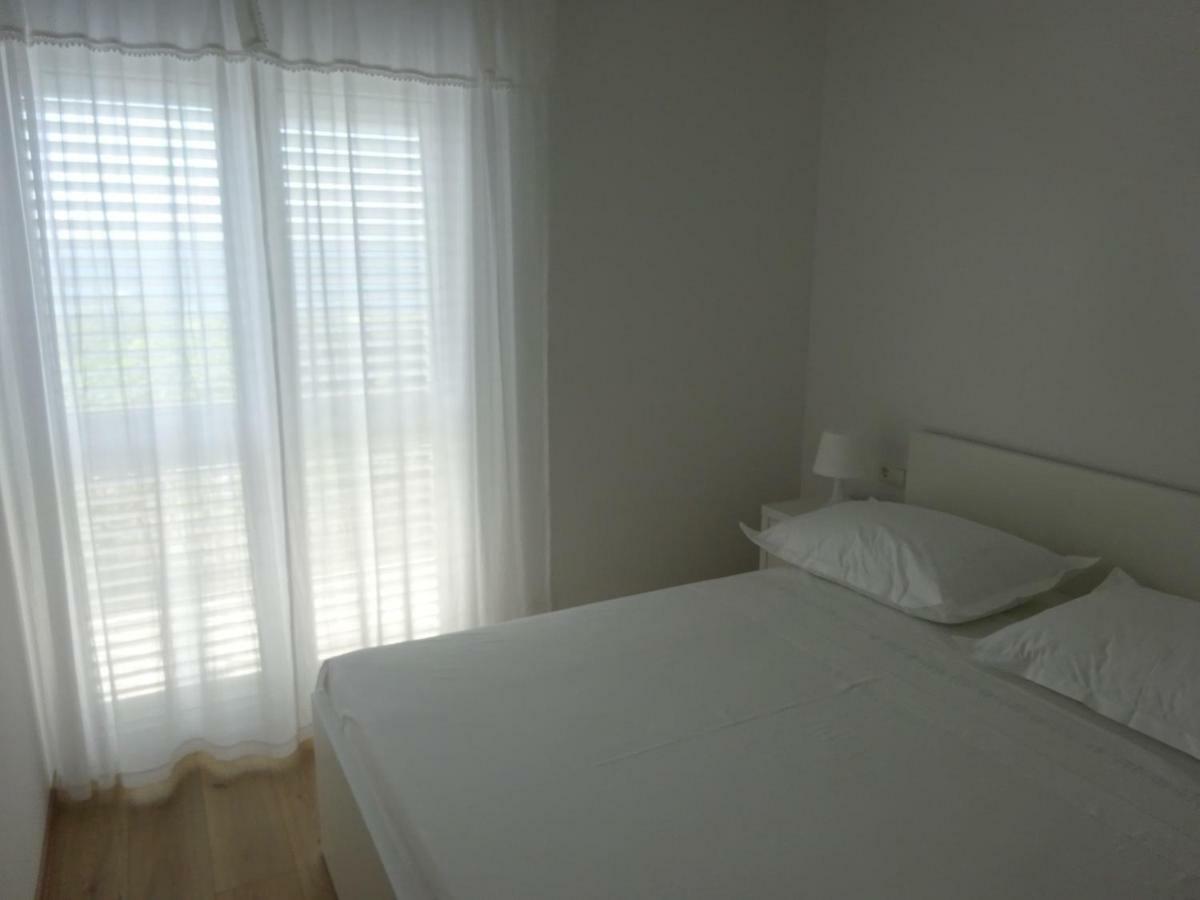 Apartment Duce Оміш Екстер'єр фото