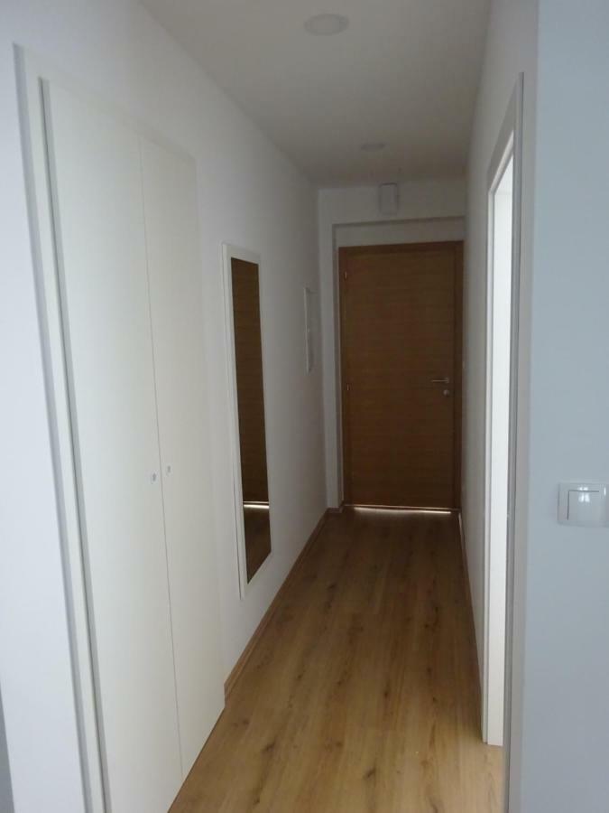 Apartment Duce Оміш Екстер'єр фото