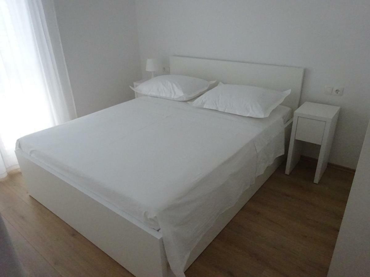 Apartment Duce Оміш Екстер'єр фото
