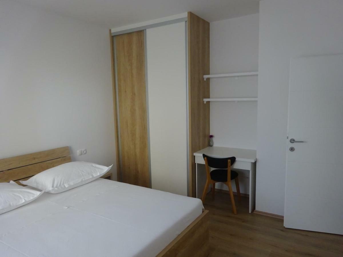 Apartment Duce Оміш Екстер'єр фото