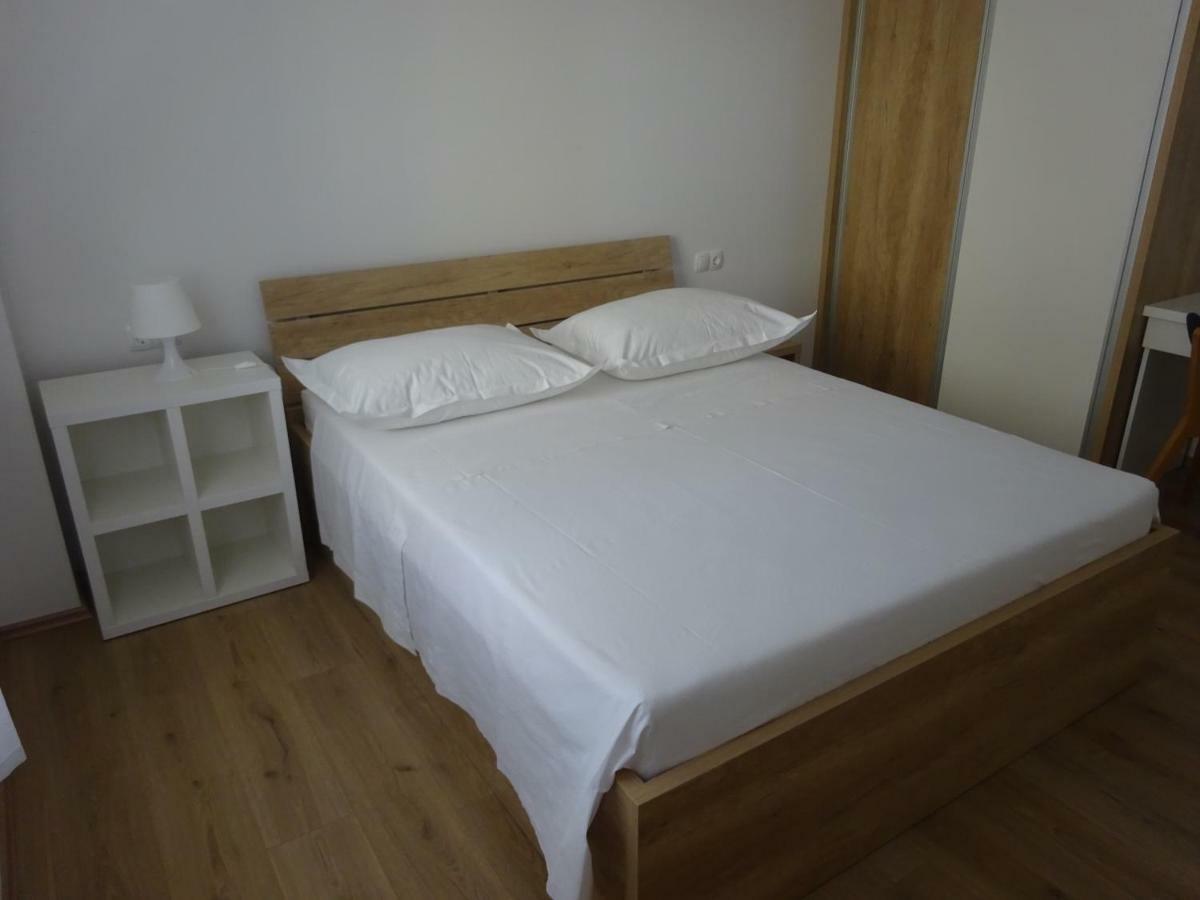 Apartment Duce Оміш Екстер'єр фото