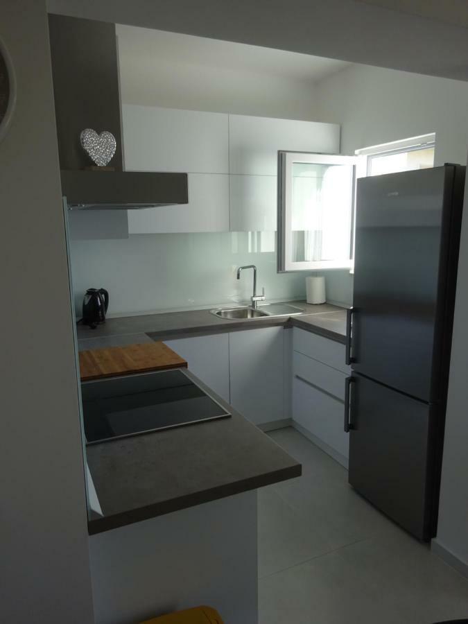 Apartment Duce Оміш Екстер'єр фото